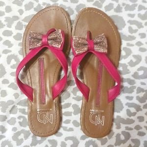 Size 4 glittery bow and pink sandals